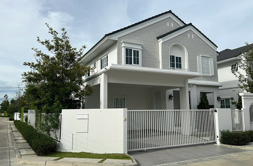 House with Shared Pool in Bangnatrad 